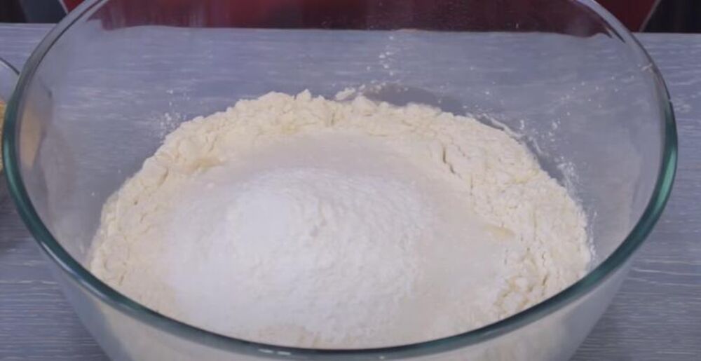 Pravljenje kore za posni kolač sa višnjama na vodi