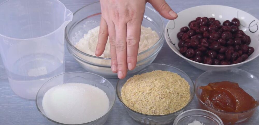 Sastojci za posni kolač sa višnjama na vodi