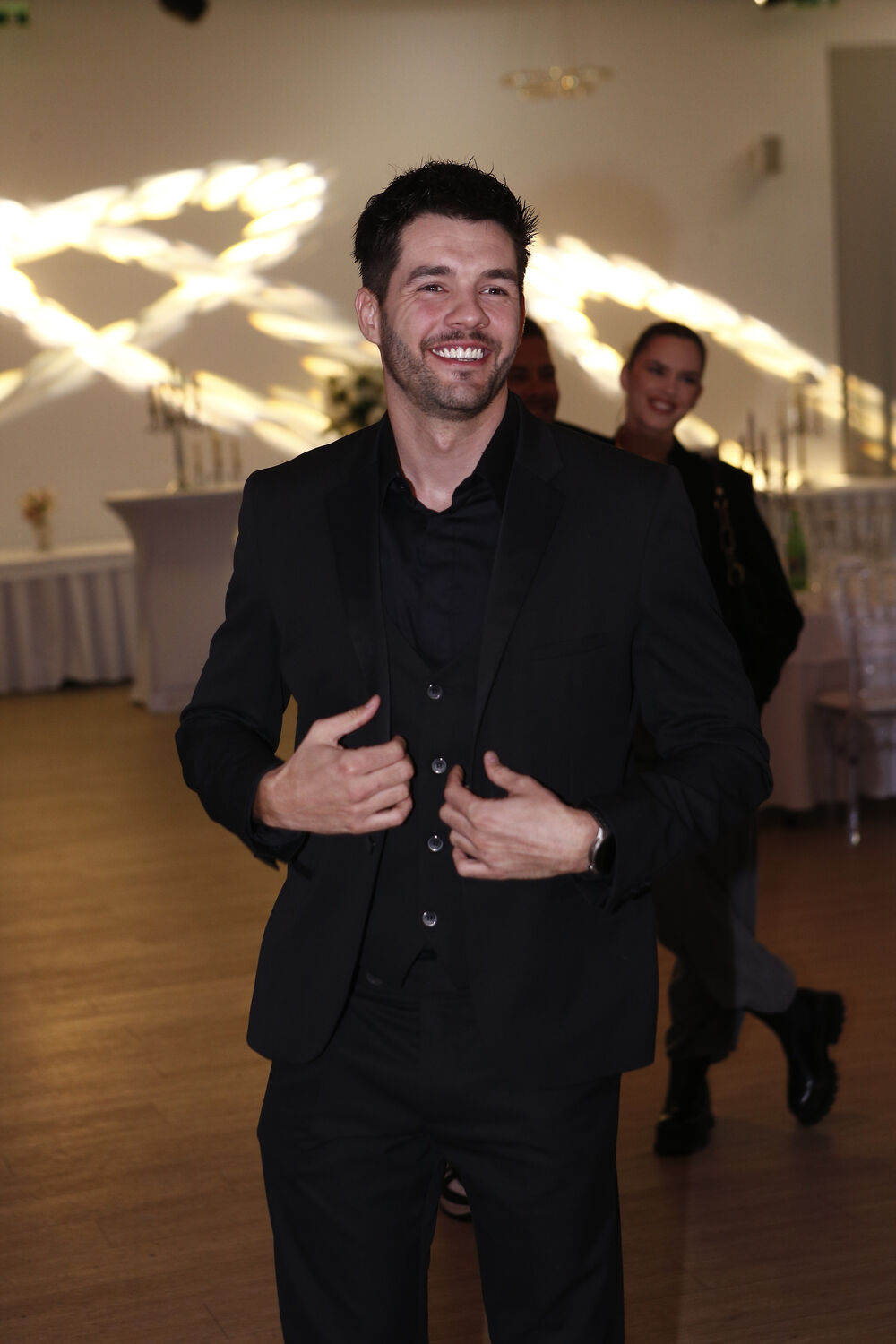 Prvu ulogu je ostvario u seriji 'Selo gori, a baba se češlja'