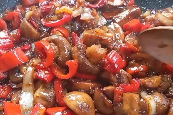 POSNA MUĆKALICA OD KOJE MOŽE DA SE RIKNE: Tradicionalno SRPSKO JELO u varijanti koju do sada još NISTE VIDELI