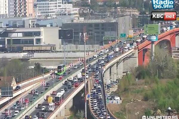 U BEOGRADU IGLA NEMA GDE DA PADNE: Kolaps na glavnim saobraćajnicama u prestonici, ove tačke IZBEGAVAJTE (FOTO)
