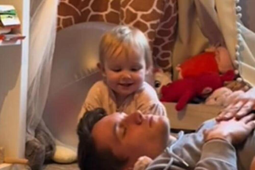 STAVIO JE GLAVU U KRILO SVOJE ĆERKE, A ONDA JE USLEDIO NEOČEKIVANI ZAVRŠETAK: Niko nije mogao da predpostavi OVO