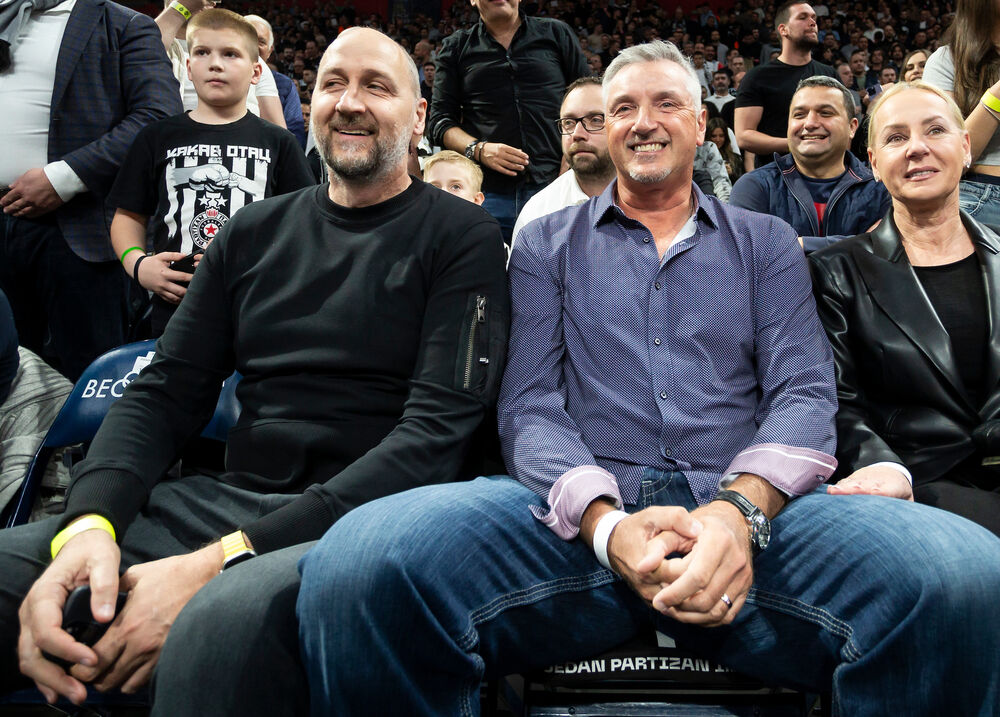 Dino Rađa i Toni Kukoč na utakmici Partizana i Olimpijakosa