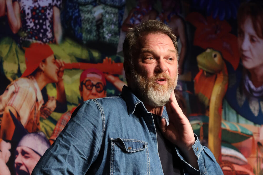 U BRAKU SU BILI GODINAMA, A SRBIJA ZA TO NIJE ZNALA: Nakon RAZVODA oženio je LEPU PLAVUŠU, glumac UŽIVA kraj nje