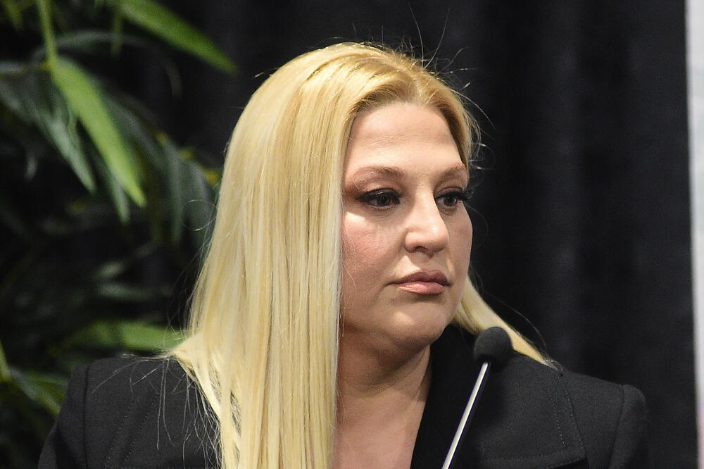 "ONI IMAJU TOG SINA ŠTO SU NJEMU SVE DALI" Voditeljka otvoreno o PORODIČNIM ODNOSIMA