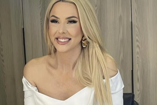 KAKVA PLAVA BOGINJA! VODITELJKA PRVE VAŽI ZA JEDNU OD NAJLEPŠIH: Njena LEPOTA je očarala SVE SRBE, pogledajte samo