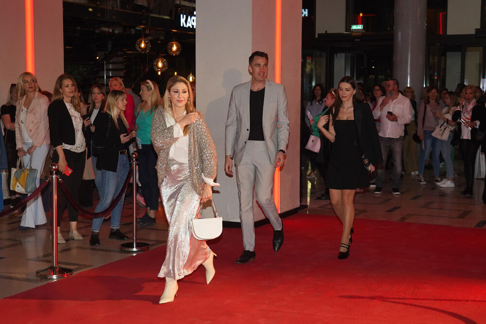 Koliko je visok Stefan Popović?