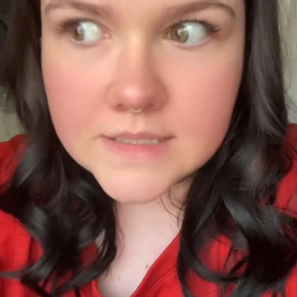 ĆERKA UKLANJA TETOVAŽU KOJU JE URADILA ZAJEDNO SA MAMOM: Otrčala čim je SAZNALA da joj je SPAVALA SA MUŽEM