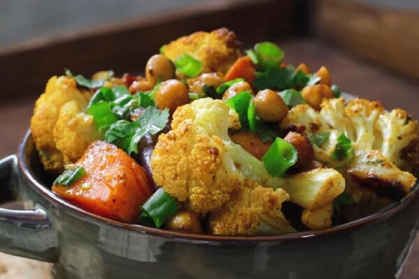 BRZA POSNA VEČERA GOTOVA ZA TILI ČAS: Niskokalorična SALATA OD KARFIOLA koju ćete moći da jedete DO MILE VOLJE