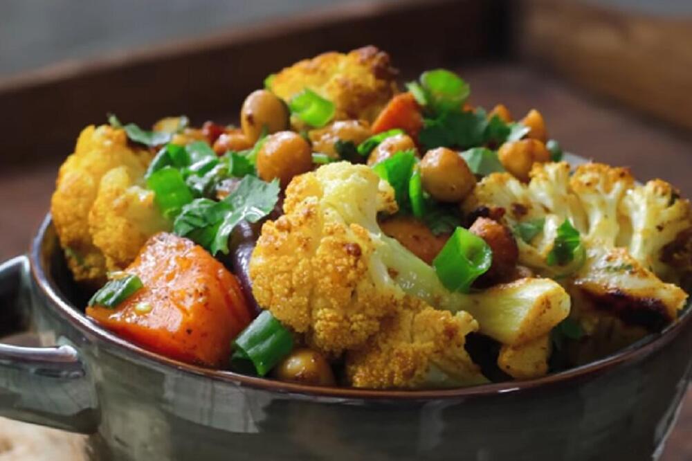 BRZA POSNA VEČERA GOTOVA ZA TILI ČAS: Niskokalorična SALATA OD KARFIOLA koju ćete moći da jedete DO MILE VOLJE