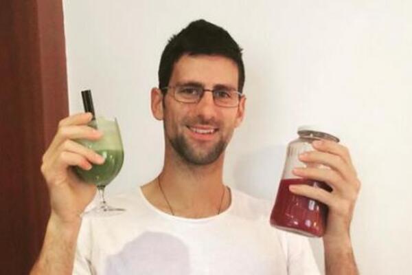 NOVAK ĐOKOVIĆ OVAJ SOK PIJE SVAKO JUTRO NA PRAZAN STOMAK: Nije ni čudo što ima TOLIKO ENERGIJE, ta BILJKA je ZLATO