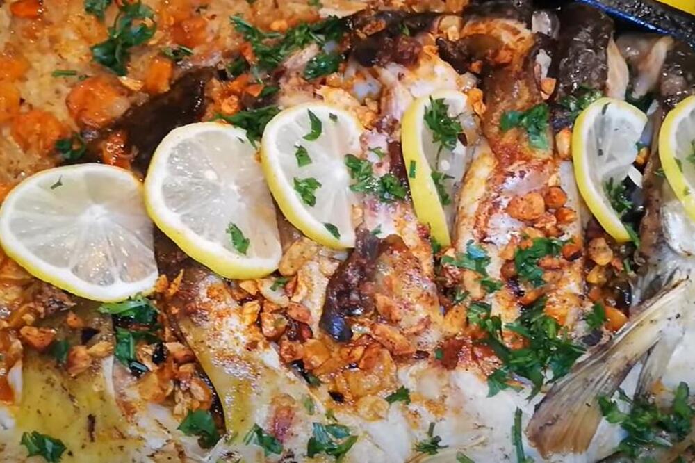 MONASI TOKOM POSTA NE ZABORAVLJAJU DA SPREME RIBU NA PIRINČU: Najhrskavije jelo - recept star godinama unazad