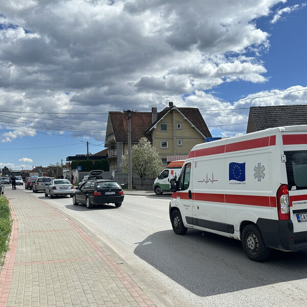 DETALJI STRAVIČNE NESREĆE U BIHAĆU: Poginule dve sestre, na teren policija i hitna