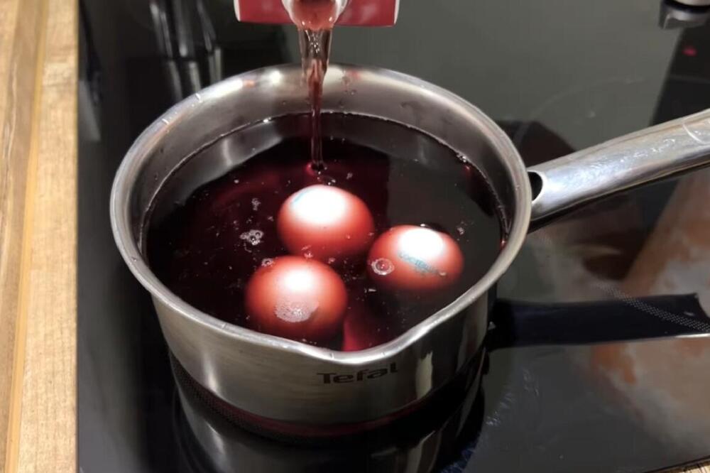 DOK KUVATE JAJA ZA USKRS STAVITE U VODU OVAJ SASTOJAK I GLEDAJTE ČUDO: Ni jedno neće pući, a ofarbaće se samo tako