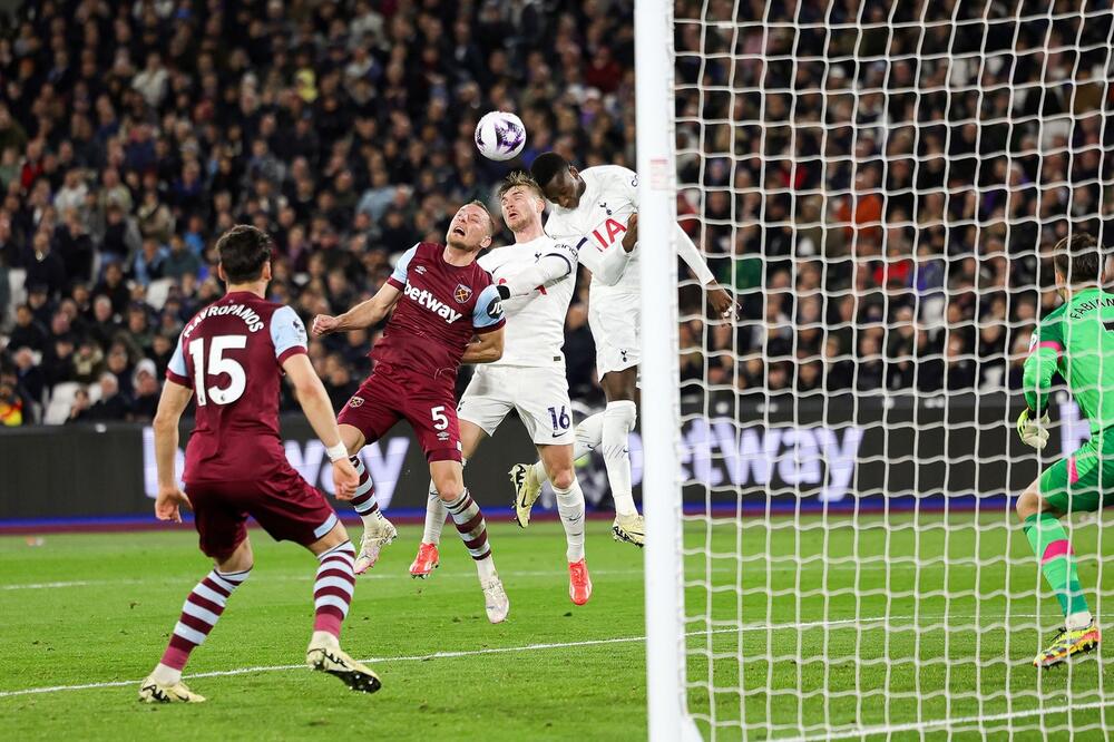 KIŠOVITO VEČE I PODELA BODOVA: Totenhem rano poveo, Vest Hem iz prekida stigao do izjednačenja!