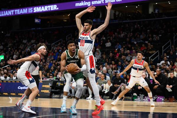 VUKČEVIĆ "EKSPLODIRAO" PROTIV ADETOKUMBA: Šokantan poraz Baksa - Jović skroman u pobedi Majamija!