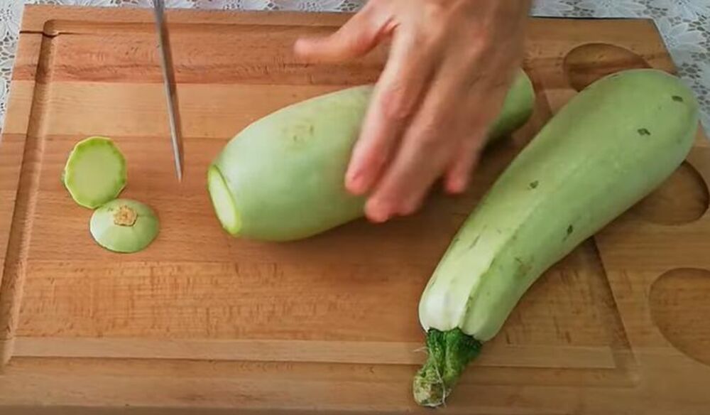 Seckanje tikvica za svetogorsku salata od tikvica