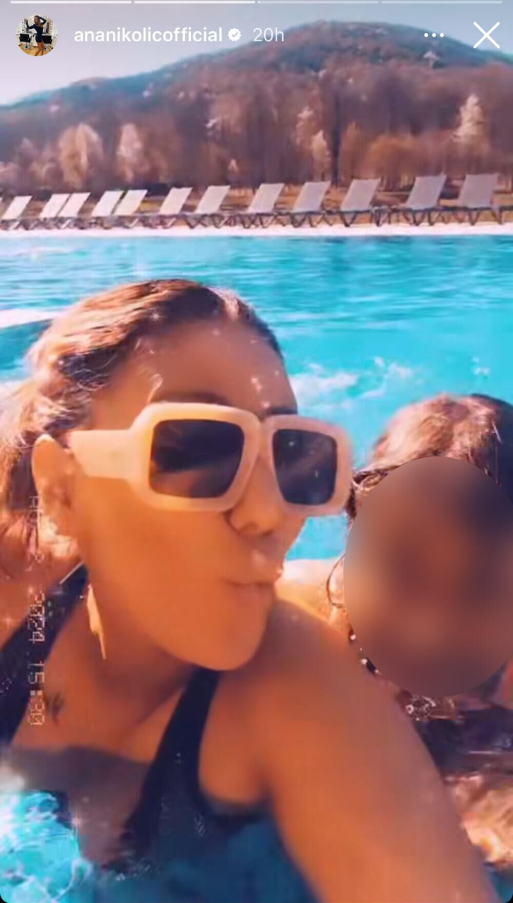 Nikolićeva uživa sa svojom ćerkom