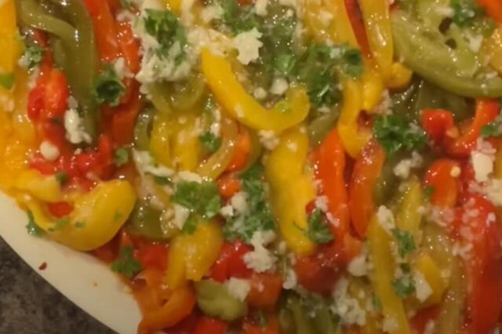 NAJBOLJA SALATA SA PEČENIM PAPRIKAMA I KUKURUZOM: Obavezno se pravi tokom Uskršnjeg posta - recept za poželeti