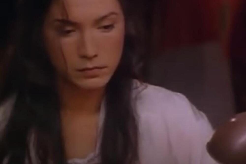 DECENIJAMA SE PRETVARAO DA JE ŽENA, A NJEGOVA VEZA SA DIPLOMATOM GA JE KOŠTALA... Jedno i dalje NIKOME NIJE JASNO