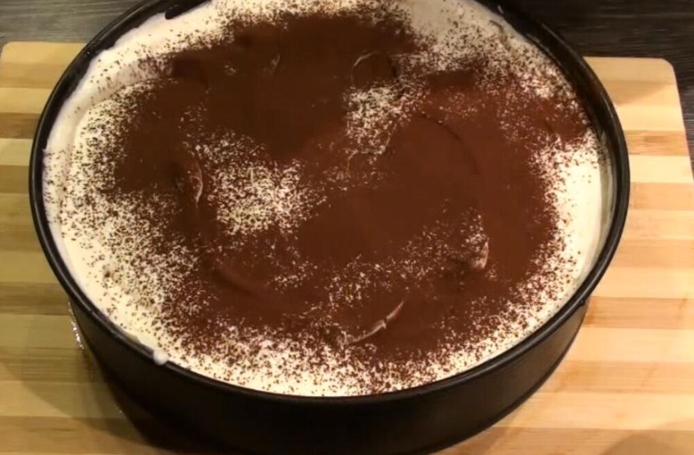 Torta ''pijana nevesta'' posuta kakaom