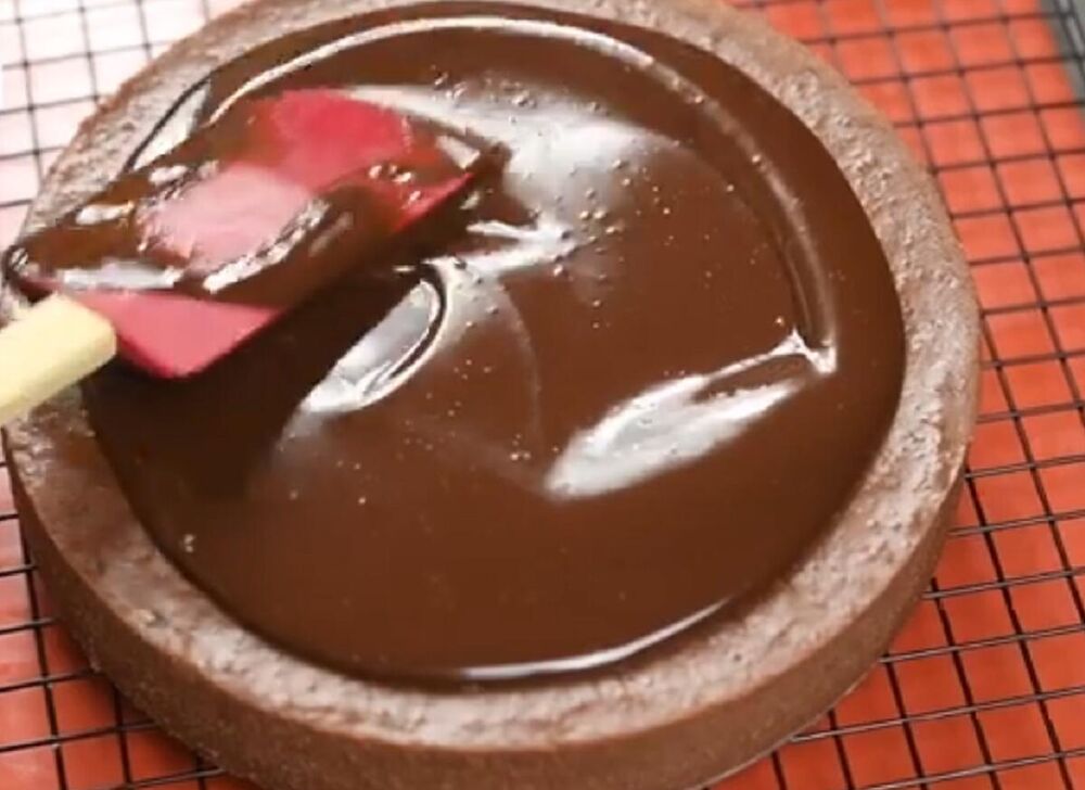 Prelijte ohlađenom glazurom