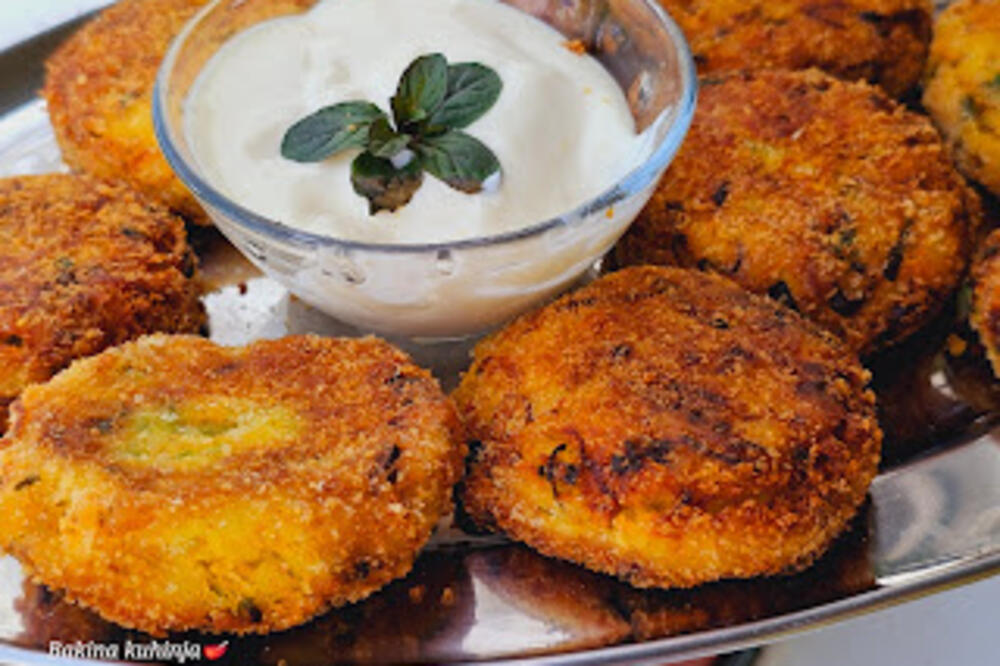 BAKIN PREDLOG ZA UKUSAN RUČAK KOJI ĆE VOLETI CELA PORODICA: Pljeskaviecd od KROMPIRA, hrskave i sočne, uživaćete