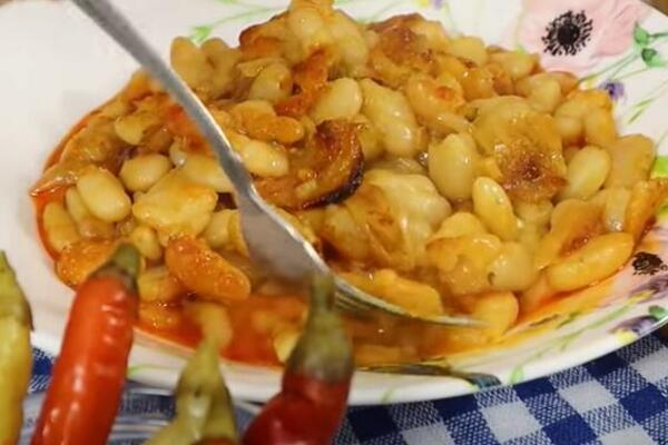 MONASI USKRŠNJI POST NE MOGU DA ZAMISLE BEZ HILANDARSKOG PASULJA: Najukusniji sa začinima - recept star vekovima