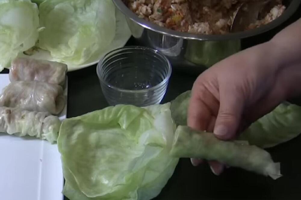 ISKUSNA DOMACICA OTKRIVA 4 NAČINA KAKO DA ZAVIJETE SARMU: Samo ovo uradite i ZABORAVITE NA RASPADANJE- uspeva svima