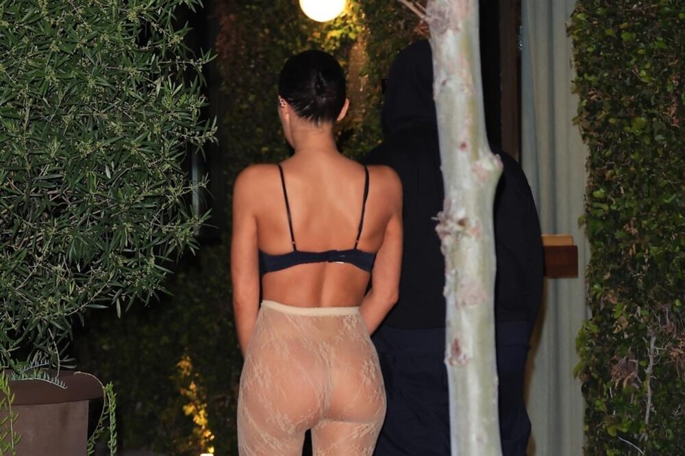 BEZ PARDONA IDE GOLA ULICOM, NI TATA NI MAMA JOJ NE MOGU NIŠTA! Ljudi gledaju i KRSTE SE: Ženo, šta ti se dešava?