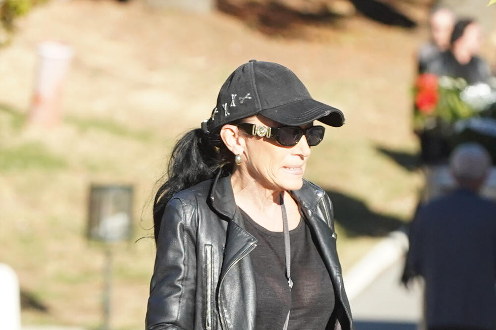 "MOŽDA NISI BILA ZA OVAJ SUROVI SVET" Ona je nečija MAJKA I BAKA i slomljena je zbog Dankine SMTRI