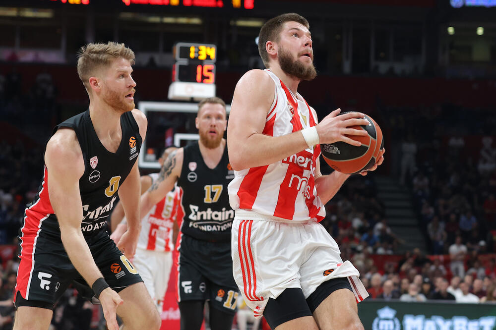 BOMBETINA! NBA maestro oblači crveno-beli dres?