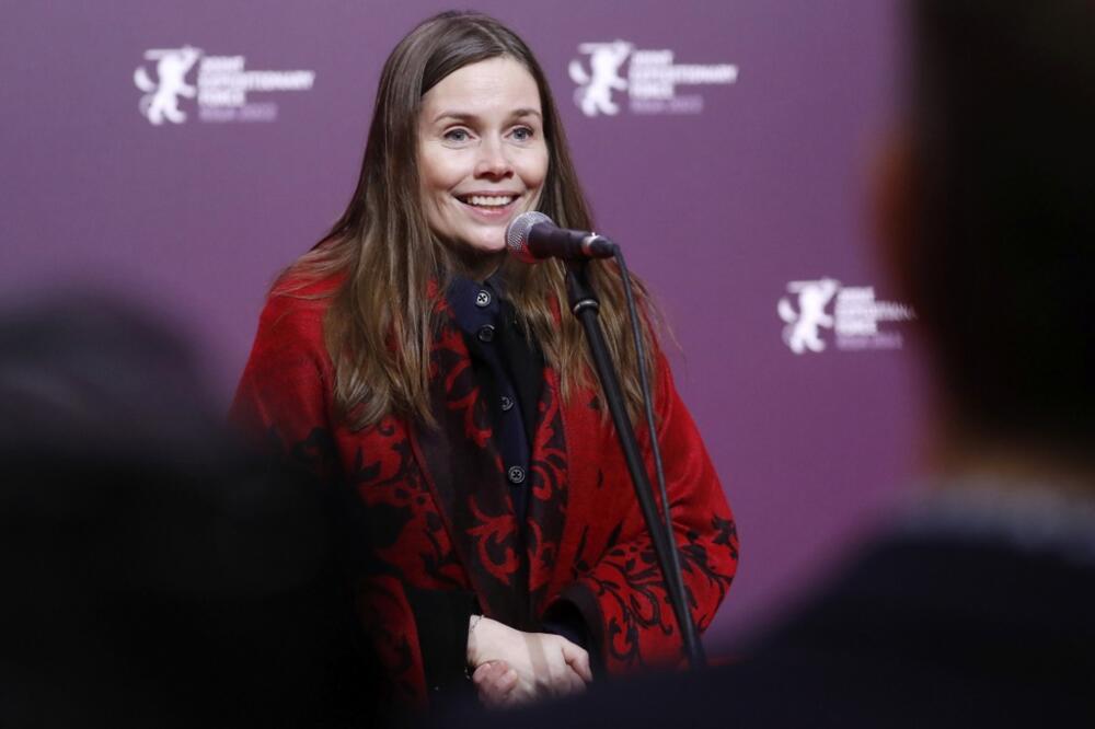 PREMIJERKA ISLANDA PODNELA OSTAVKU: Katrin bacila oko na funkciju predsednika! (VIDEO)