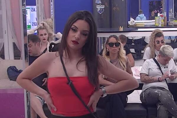 MIONA JOVANOVIĆ NA STUBU SRAMA: Voditelj je RASKRINKAO u UŽIVO PROGRAMU, tiče se njenih RODITELJA, svi u NEVERICI