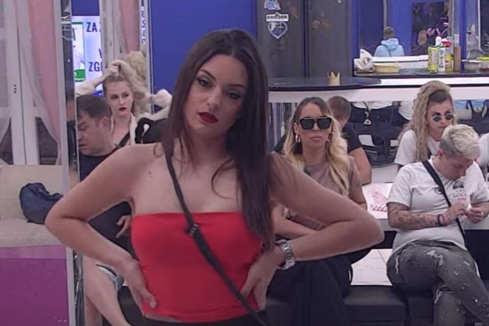 MIONA JOVANOVIĆ NA STUBU SRAMA: Voditelj je RASKRINKAO u UŽIVO PROGRAMU, tiče se njenih RODITELJA, svi u NEVERICI