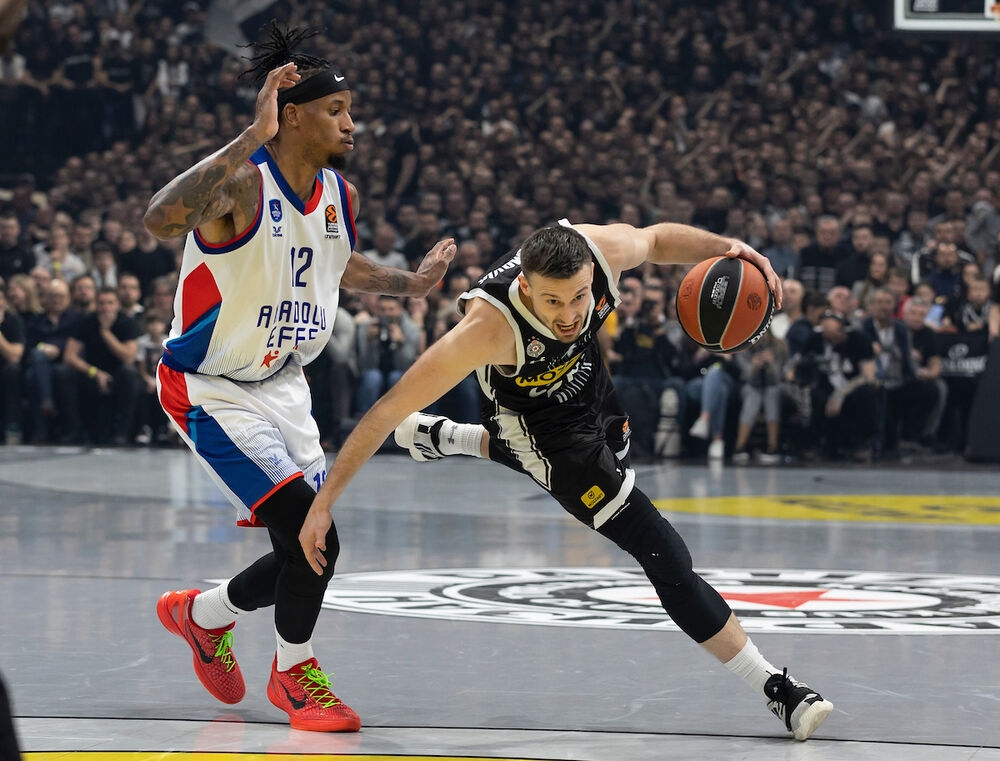 Aleksa Avramović na utakmici između Partizana i Anadolu Efesa u Beogradu