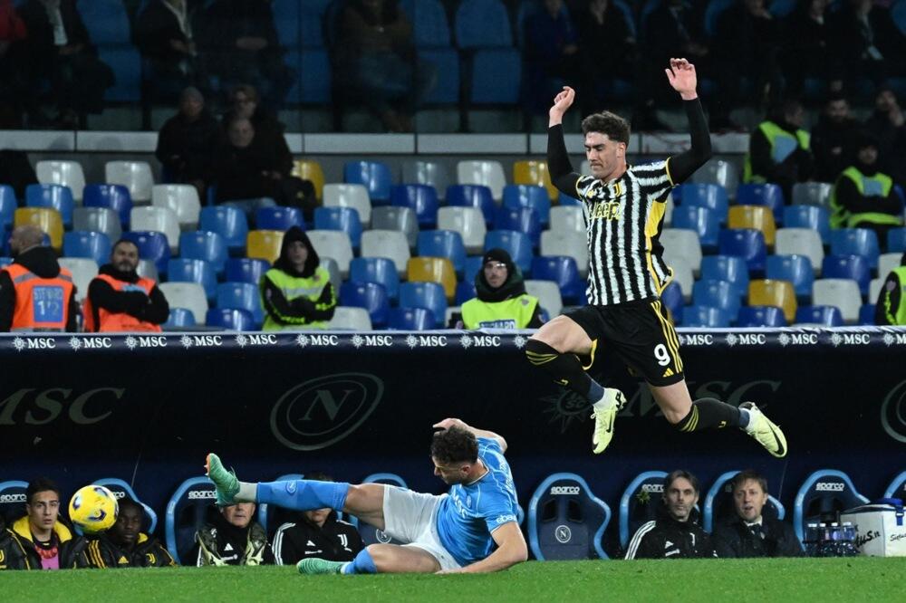 VLAHOVIĆ ZAVRŠIO SA JUVENTUSOM?! "Stara dama" pronašla zamenu za Srbina (FOTO)