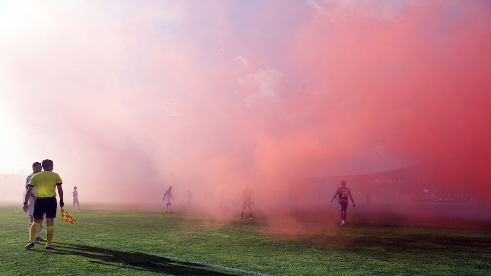Dimna zavesa Delija na utakmici između Radnika i Crvene zvezde u Surdulici