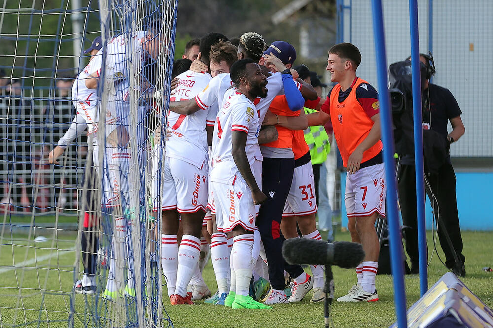 ZVEZDINA PRVA BOMBA ZA LIGU ŠAMPIONA! Vezisti ponuđen ugovor na tri godine - konkurent bivši prvak Italije (FOTO)