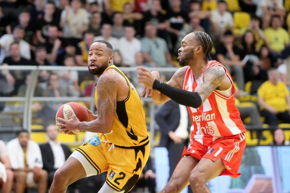 CRVENA ZVEZDA PREGAZILA SPLIT: Nedović nastavlja DOMINACIJU, debitovao Tompkins