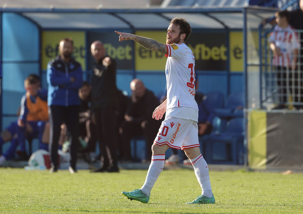 Aleksandar Katai slavi gol na utakmici između Radnika i Crvene zvezde u Surdulici