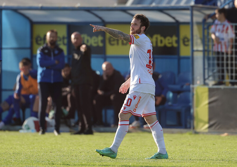 Aleksandar Katai slavi gol na utakmici između Radnika i Crvene zvezde u Surdulici