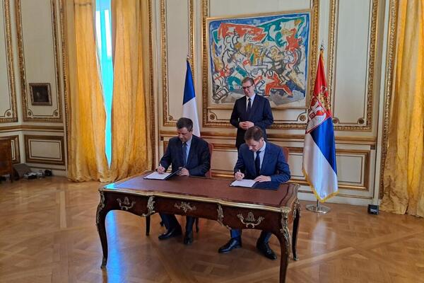 SINIŠA MALI U PARIZU POTPISAO MEMORANDUM O SARADNJI SRBIJE I EDF: Prisustvovao i predsednik Aleksandar Vučić