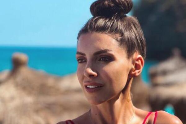 SKINULA SE OMILJENA VODITELJKA SLAGALICE: Muškarci popadali u TRANS, nije realno KOLIKO JE DOBRA