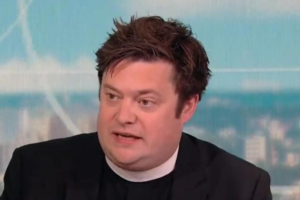 KAKO IZGLEDA ŽIVOT U KOŽI SVEŠTENIKA HOMOSEKSUALCA? Čarlijeva ispovest će vam otvoriti oči, pazite šta kaže!