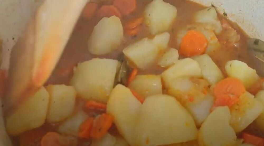 Začini u hilandarskom paprikašu na vodi