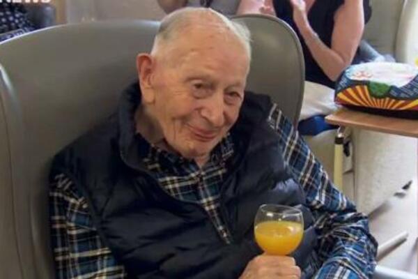 DEKA OD 111 GODINA OTKRIO ŠTA GA JE ODRŽALO U ŽIVOTU: Sebe POČASTI svakog PETKA ovim napitkom, slušajte ga!
