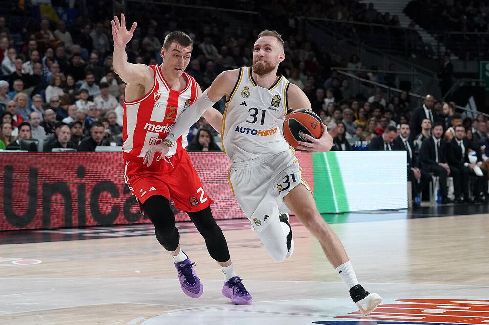 Stefan Lazarević u duelu sa Džananom Musom 