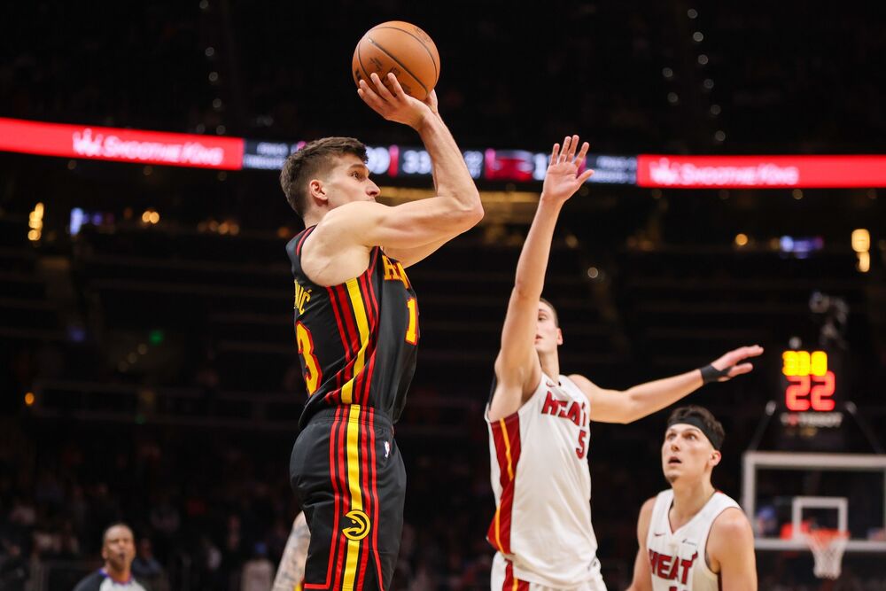 Bogdan Bogdanović (levo) na utakmici između Atlante i Majamija