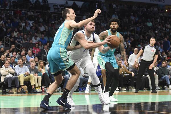 MICIĆ I POKUŠEVSKI STATISTI PRED SVEMOĆNIM DONČIĆEM: Srbi nisu mogli ništa protiv Lukine magije (VIDEO/FOTO)